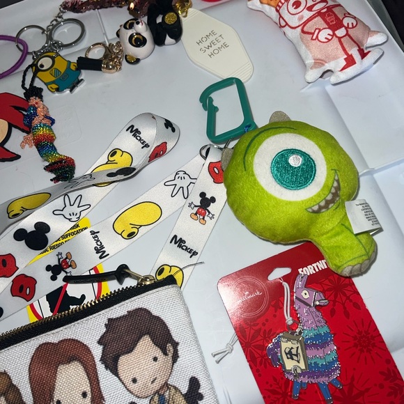 Keychain bundle 19 items - Picture 5 of 8